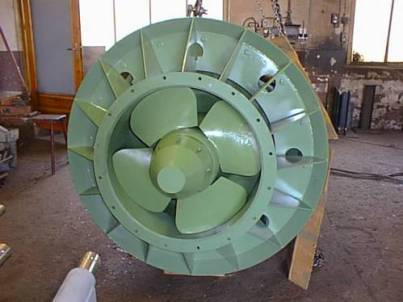Foto: THEE-Kaplanturbine vor dem Einbau (H = 3,80 m, P = 55 kW)