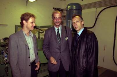 Foto: Inbetriebnahme in Hamburg (von rechts: Umweltsenator Alexander Porschke, Bauherr Rolf Triebel, Planer Martin Vogelmann)